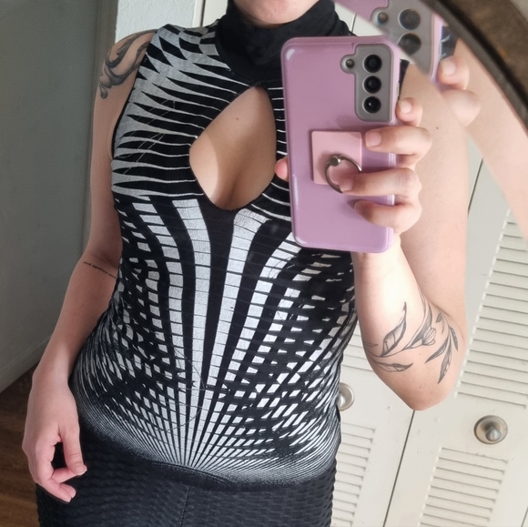 La Petite Francaise Sleeveless Mock Neck / Keyhole Shirt - Picture 3 of 8